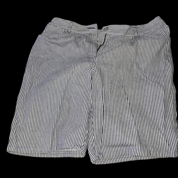 Shorts by Ann Taylor Size 12 pin Striped - Picture 2 of 4